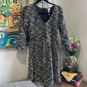 Alya Monochrome Striped V-Neck Top